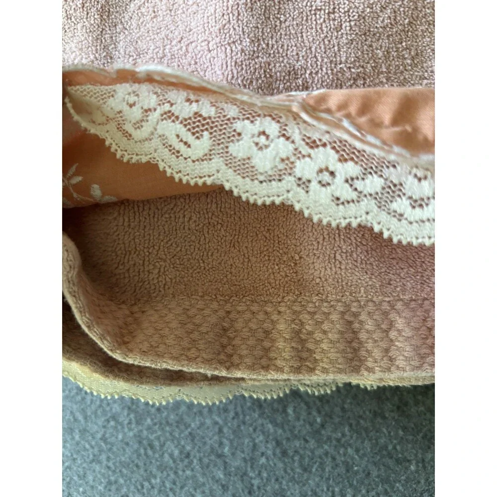 VTG Decorative Cottagecore Bath Towels Mismatch Pair Peach Cream Ruffle Fluffy